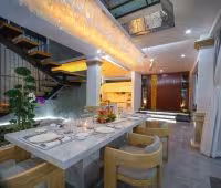 Villa Paletu, Dining Table